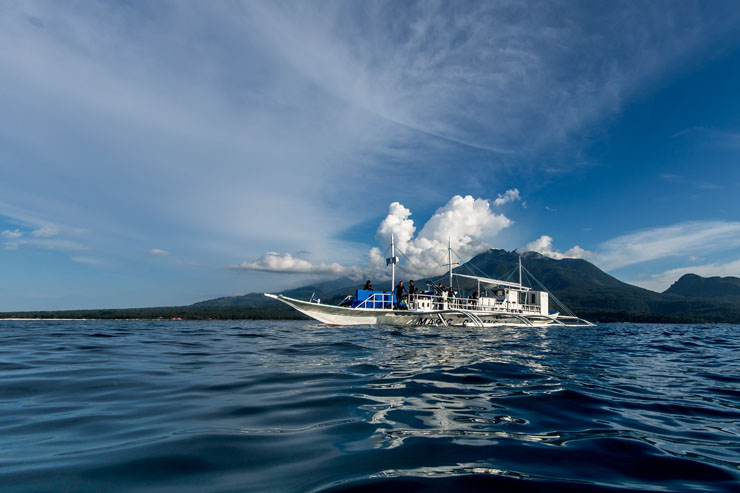 The dive boats at Magic Oceans provide guests with plenty of room for moving about and gearing up.