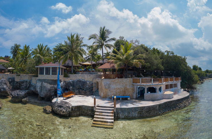 You can access the house reef right from the dive center.