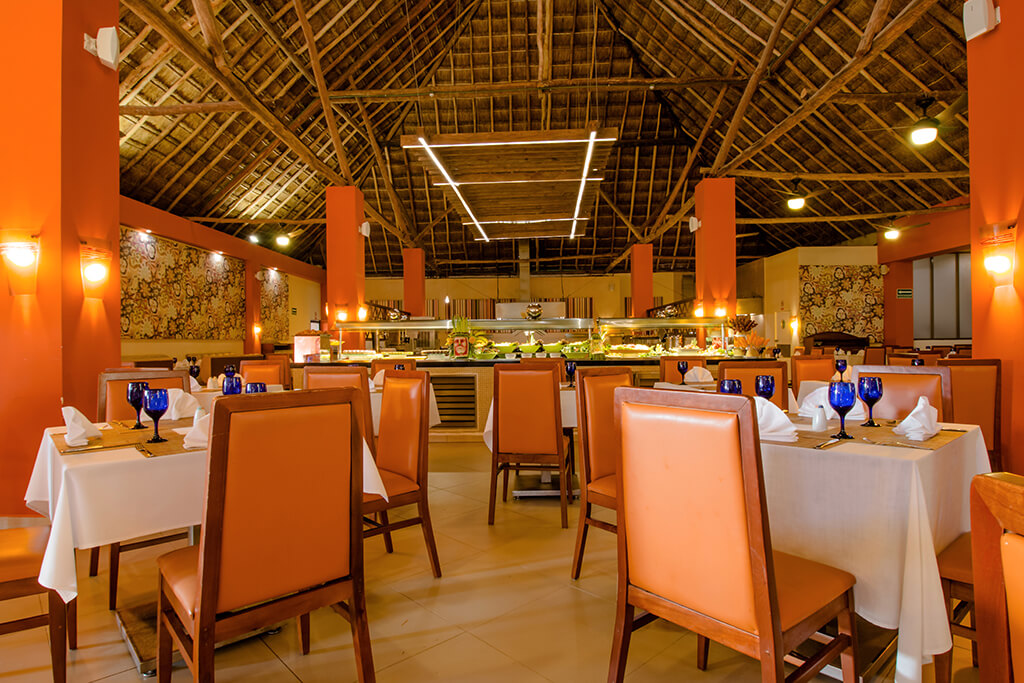 The Topaz restaurant at Allegro Cozumel provides a relaxing, informal atmosphere and menu choices that will please young palates.