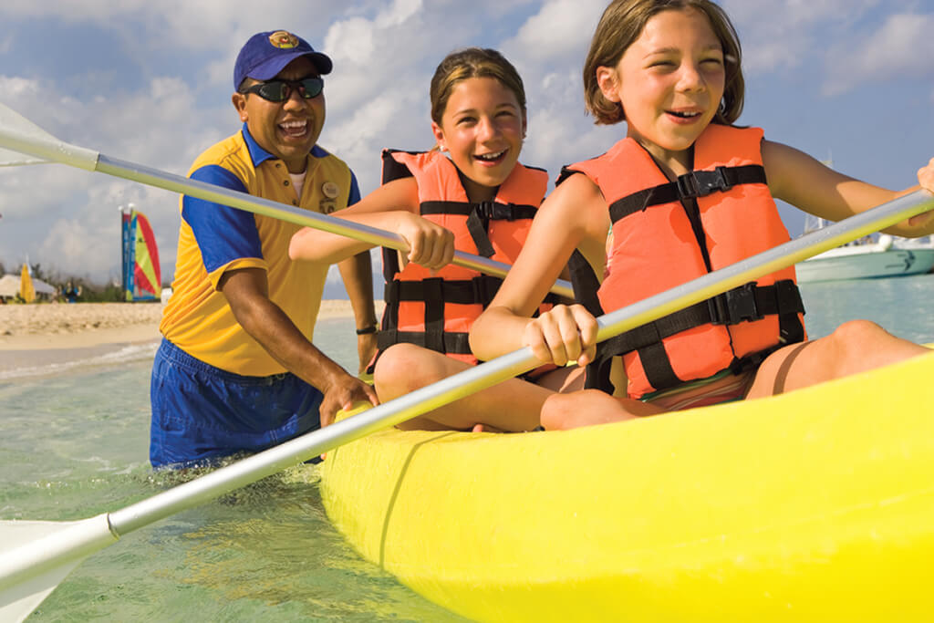 Allegro Cozumel offers daily Kid's Club programs and supervised water sports.