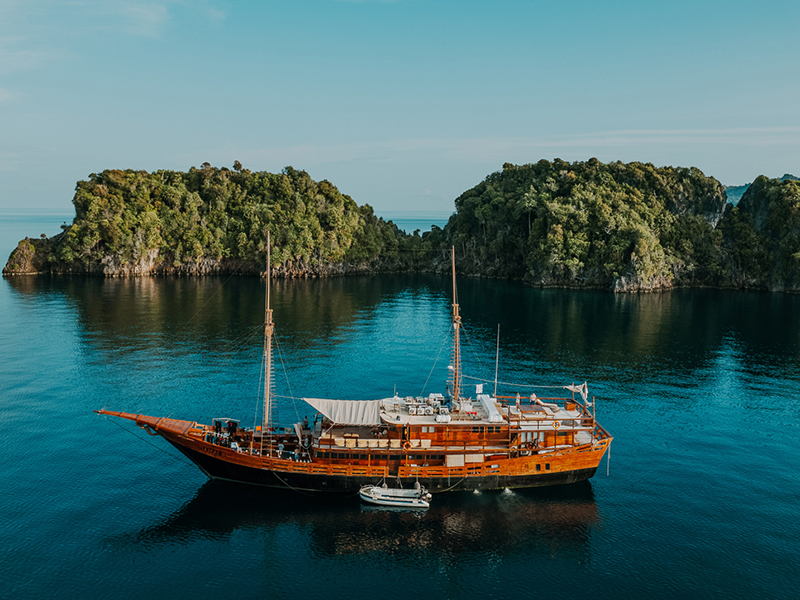 Liveaboards such as the Damai II now make seasonal trips to the Forgotten Islands.