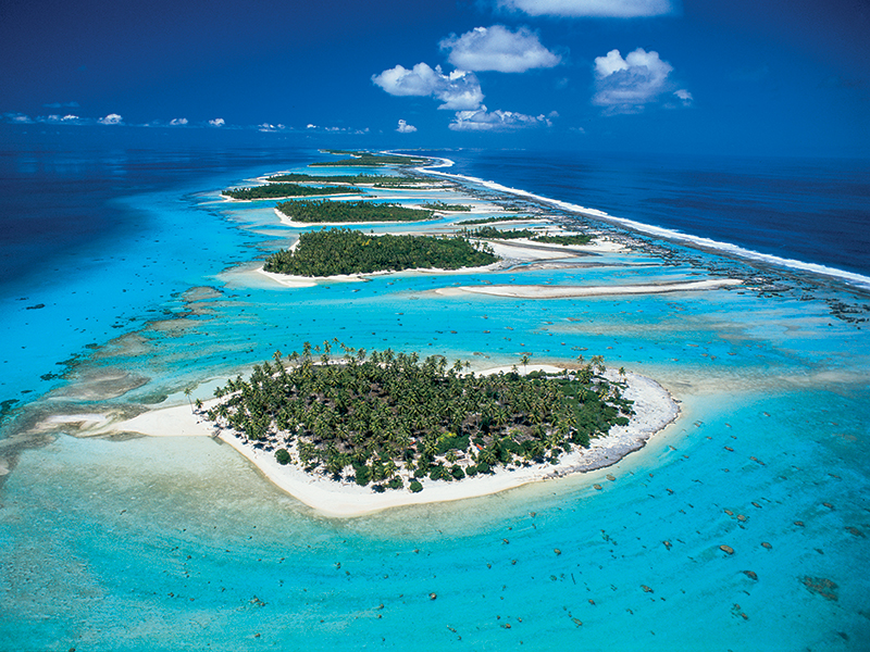 Tahti's Atolls are ringed by sandbars and small motu islands.