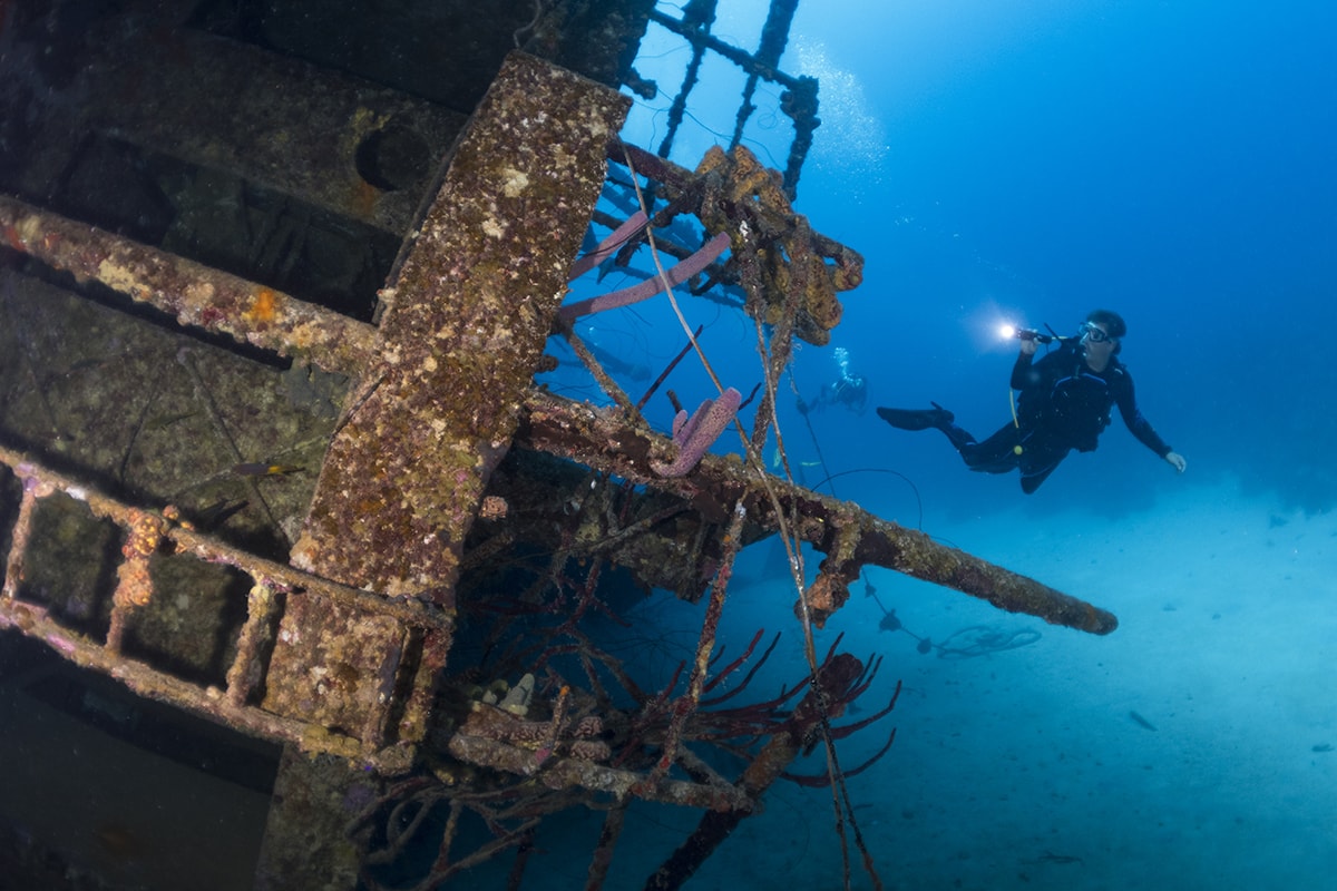 Thanks to its central island location, Divi Flamingo is convenient to favorite sites such as the wreck of the Helma Hooker.