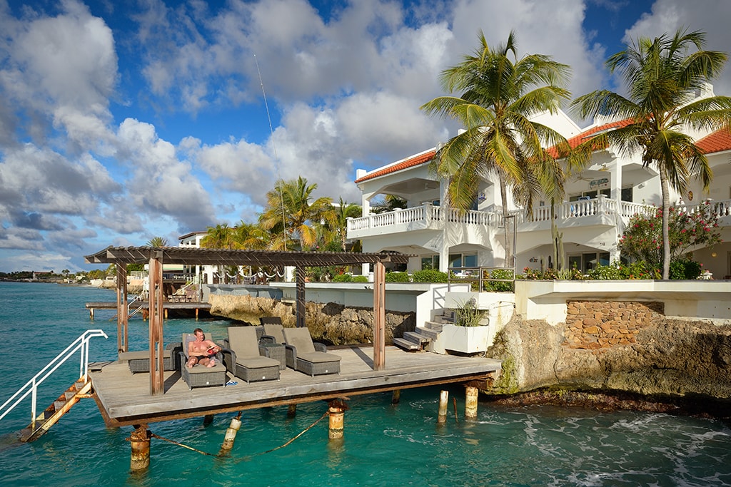 One of the two piers at Belmar is furnished with over-water lounges. Divers and snorkelers can enter the water from secure stairs.