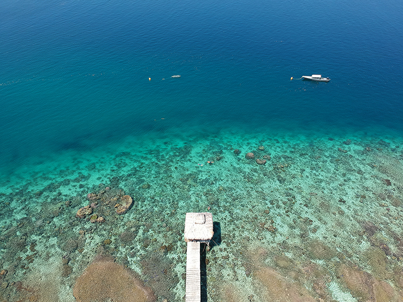 The resort jetty provides easy, secure access to the house reef in all tide conditions.